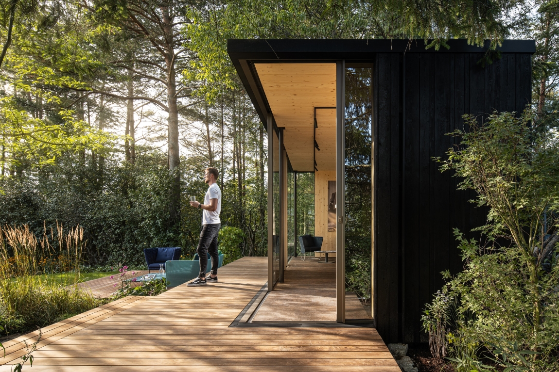 Livingglas modern Pavillon Spiegelglas Natur Spiegelhaus Spiegelgartenhaus Gartenhaus minimal windows Gartenpavillon Gartenpavillon Flachdach Gartenideen Begrunder 002