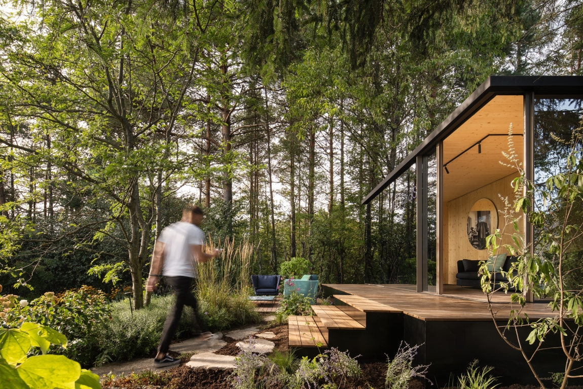 Livingglas modern Pavillon Spiegelglas Natur Spiegelhaus Spiegelgartenhaus Gartenhaus minimal windows Gartenpavillon Gartenpavillon Flachdach Gartenideen Begrunder 003