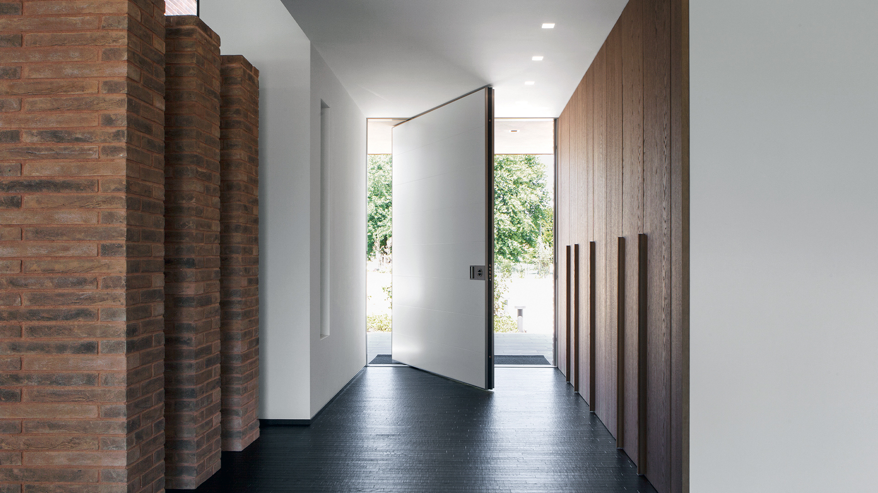 Breite Eingangstüre in weiß von Livingglas 