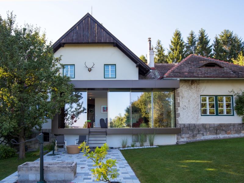 Altes Haus mit modernen Zubau livingbox 