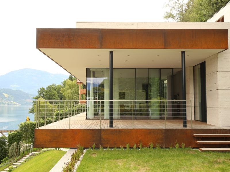 Haus mit Stahlverkleidung und große Fenster von Livingglas